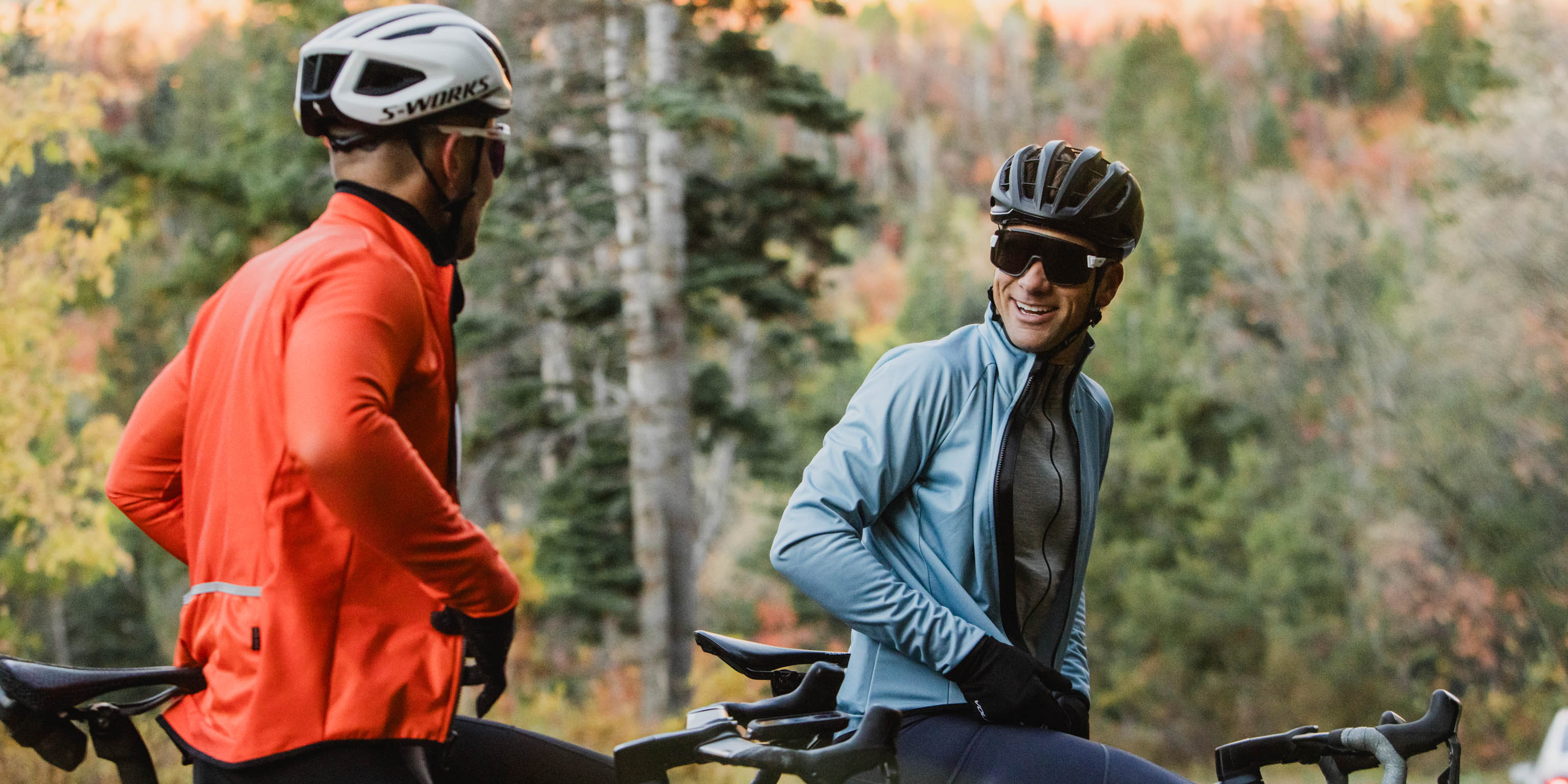 2 men in cycling apparel chatting pre-ride