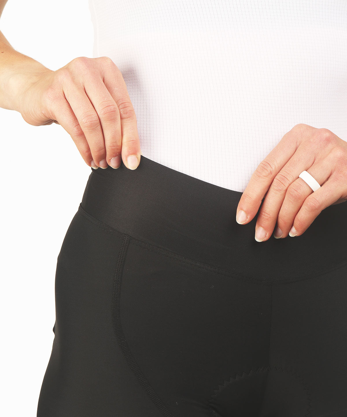 W. ESCAPE SHORT - BLACK